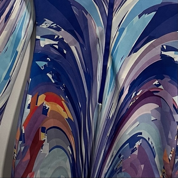 BEBE Bodycon Long Sleeve Swirled Fitted Dress - Picture 7 of 12